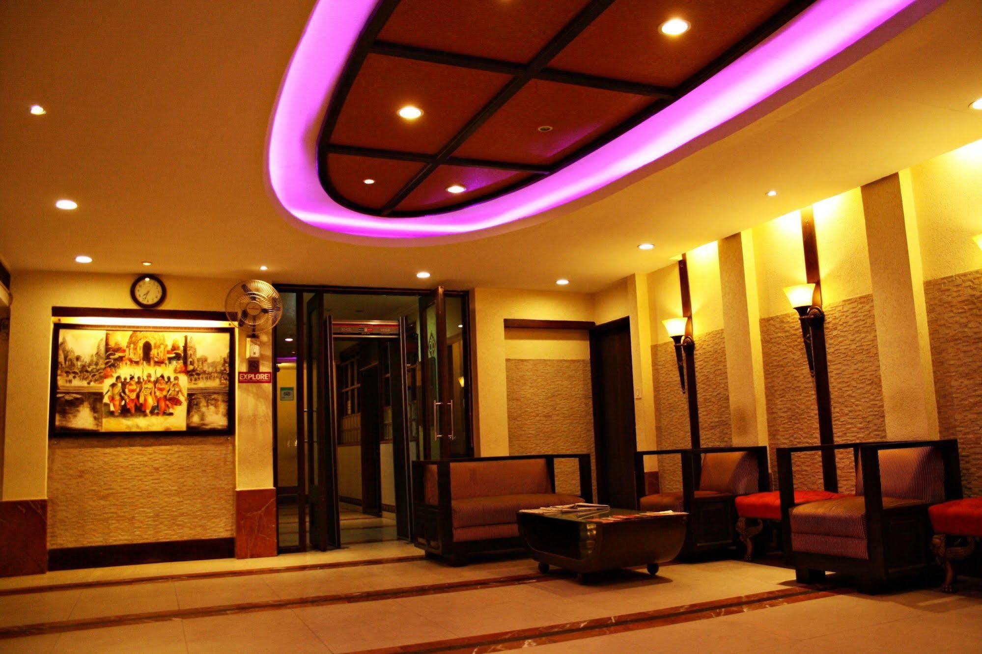 Hotel Pooja Palace New Delhi Exterior photo