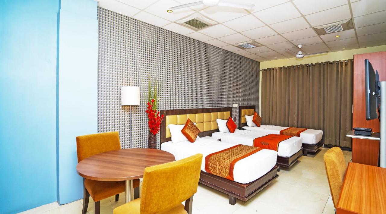 Hotel Pooja Palace New Delhi Exterior photo