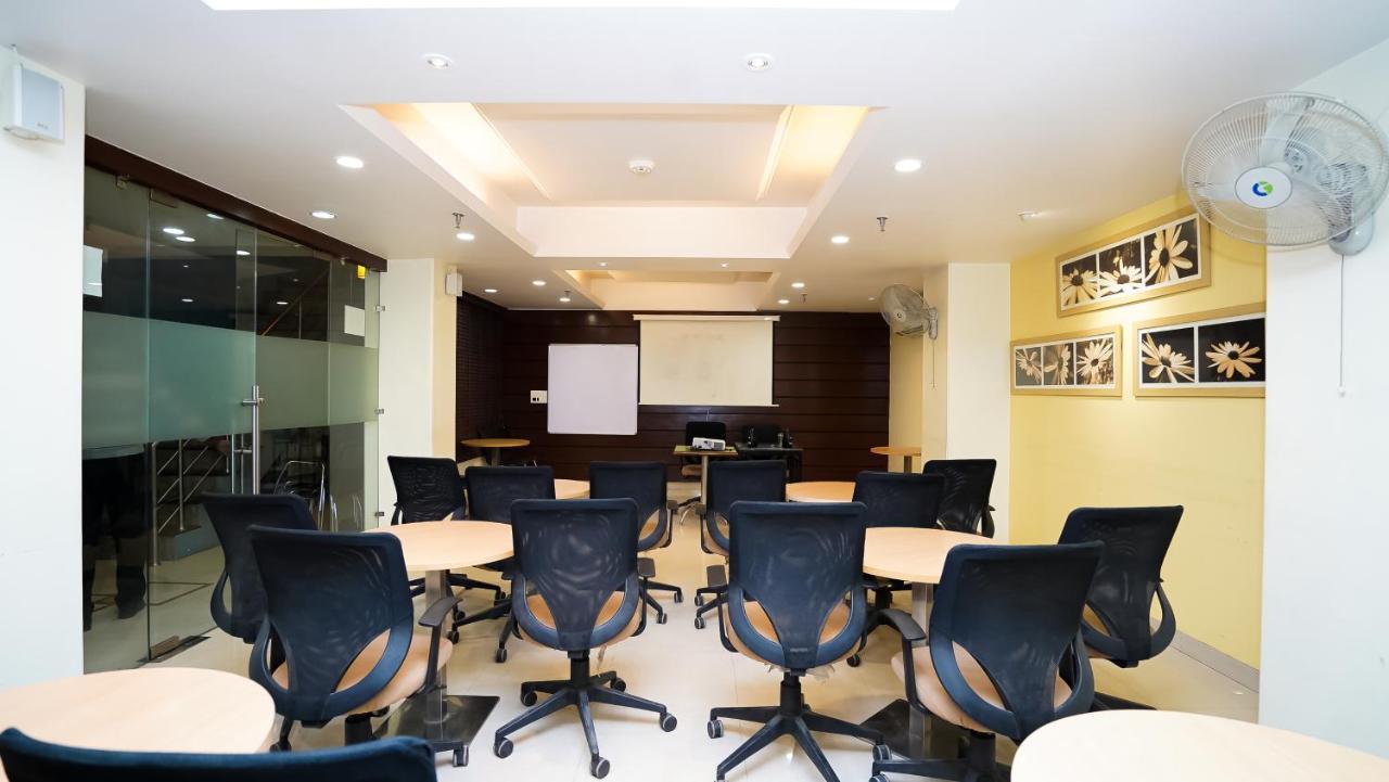 Hotel Pooja Palace New Delhi Exterior photo
